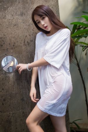 《变成黑皮辣妹后和朋友做了》